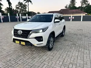 Toyota Fortuner 2.8 D AWD 2021 White