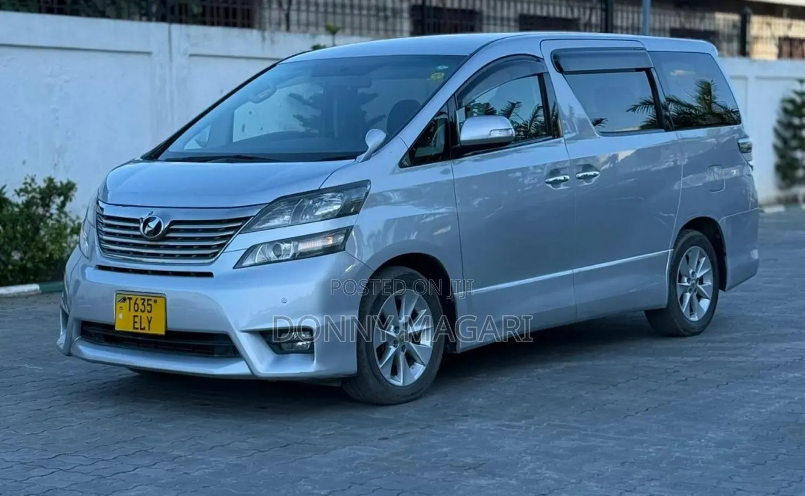 Toyota Vellfire 2009 Silver