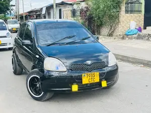 Photo - Toyota Vitz 2005 Black