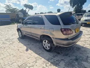 Toyota Harrier 2004 Gold
