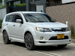 Mitsubishi Outlander 2010 White