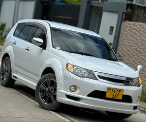 Mitsubishi Outlander 2010 White
