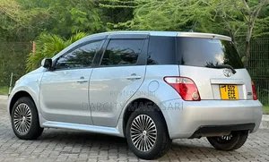 Photo - Toyota IST 2005 Silver