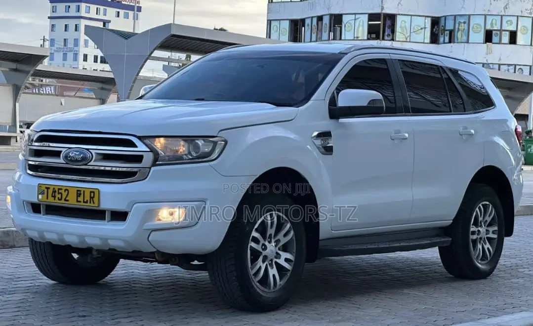 Ford Everest 2019 White