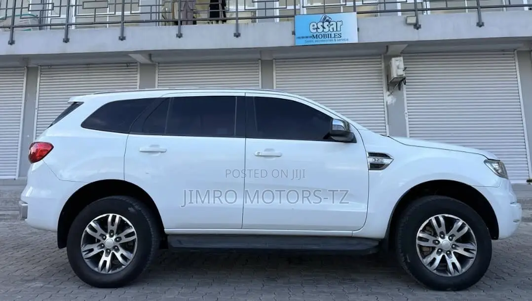 Ford Everest 2019 White
