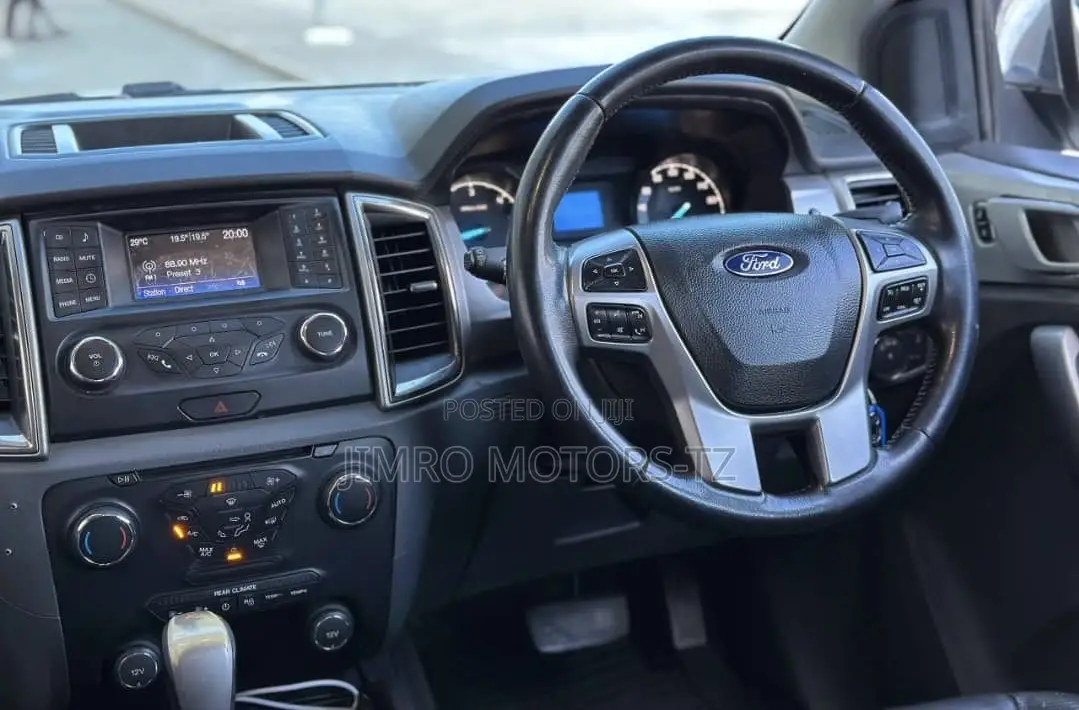 Ford Everest 2019 White