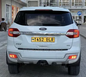 Ford Everest 2019 White