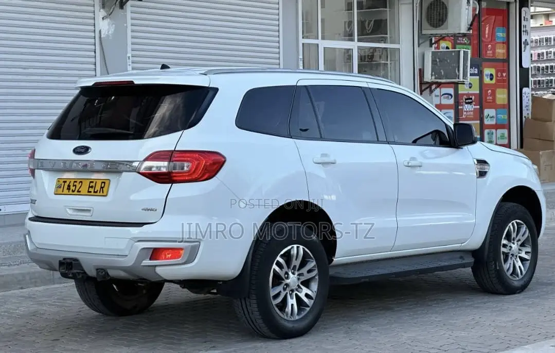 Ford Everest 2019 White