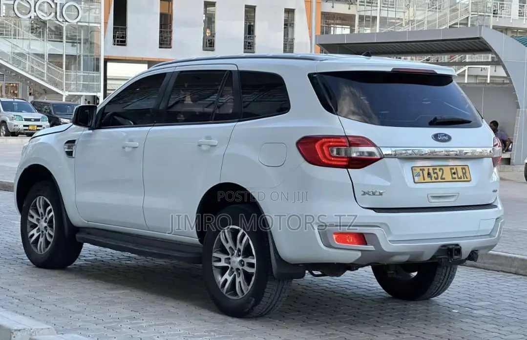 Ford Everest 2019 White