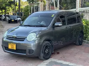 Toyota Sienta 2009 Gray