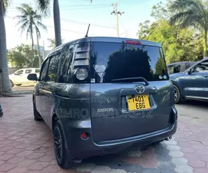 Toyota Sienta 2009 Gray
