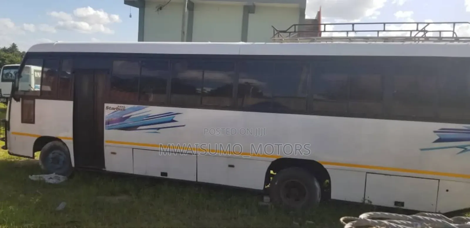 Tata Starbus Ultra Skool 2020 White