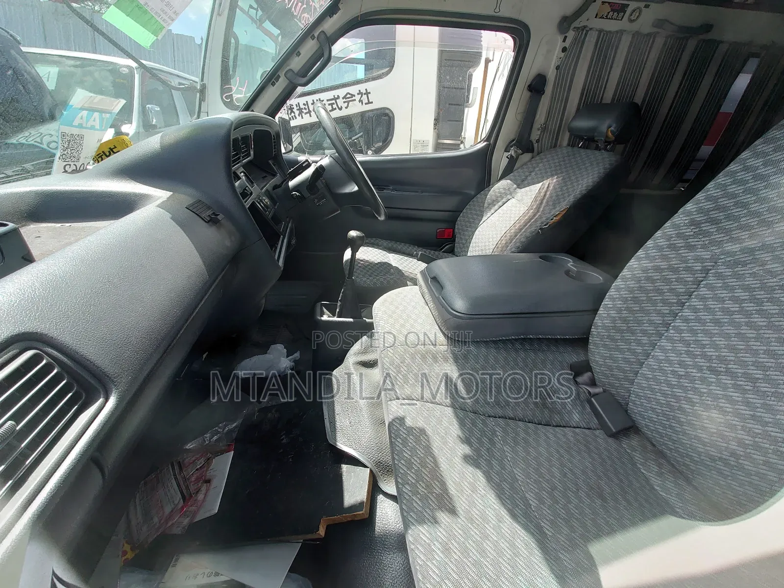 Toyota HiAce 2000 White