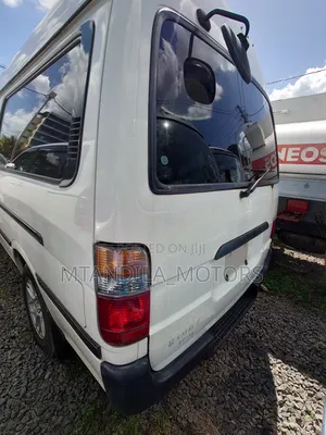 Toyota HiAce 2000 White
