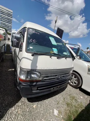 Toyota HiAce 2000 White