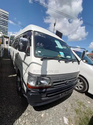 Toyota HiAce 2000 White
