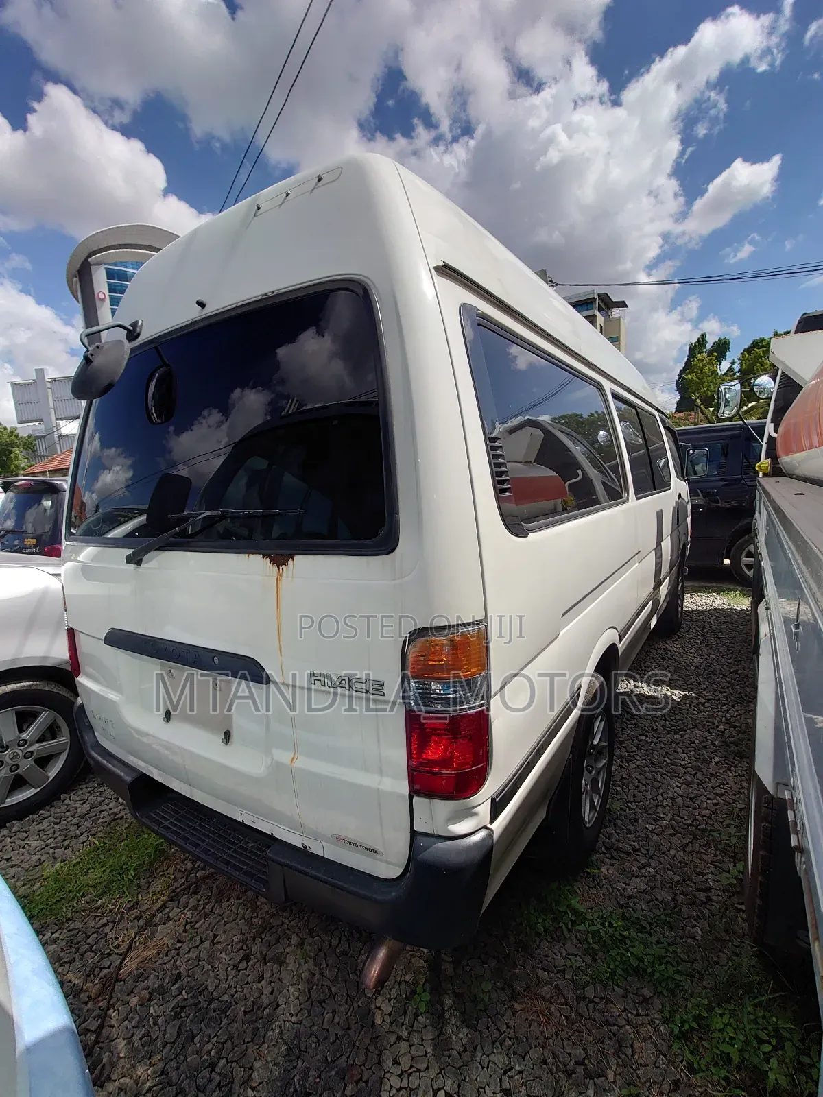 Toyota HiAce 2000 White