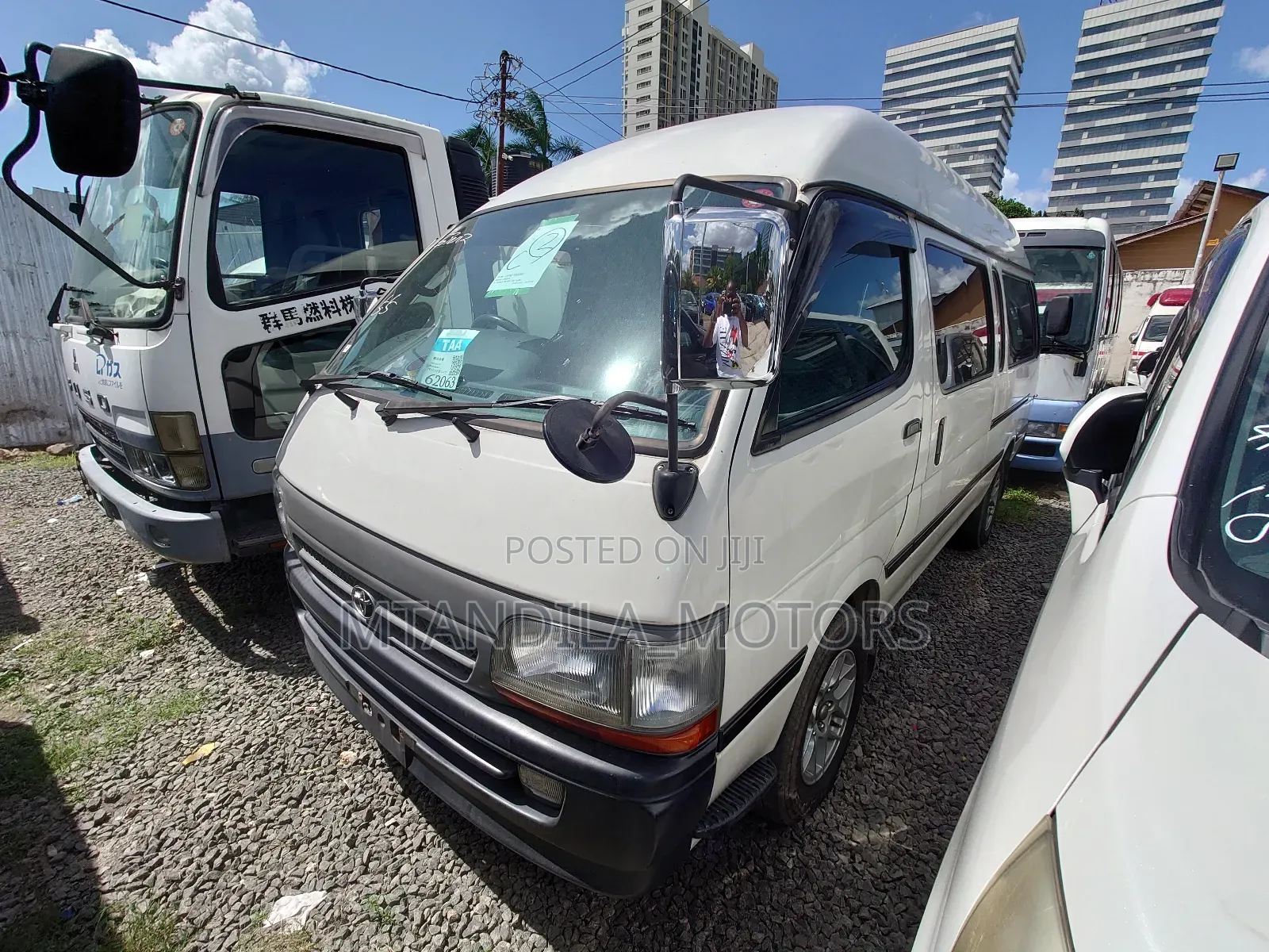 Toyota HiAce 2000 White