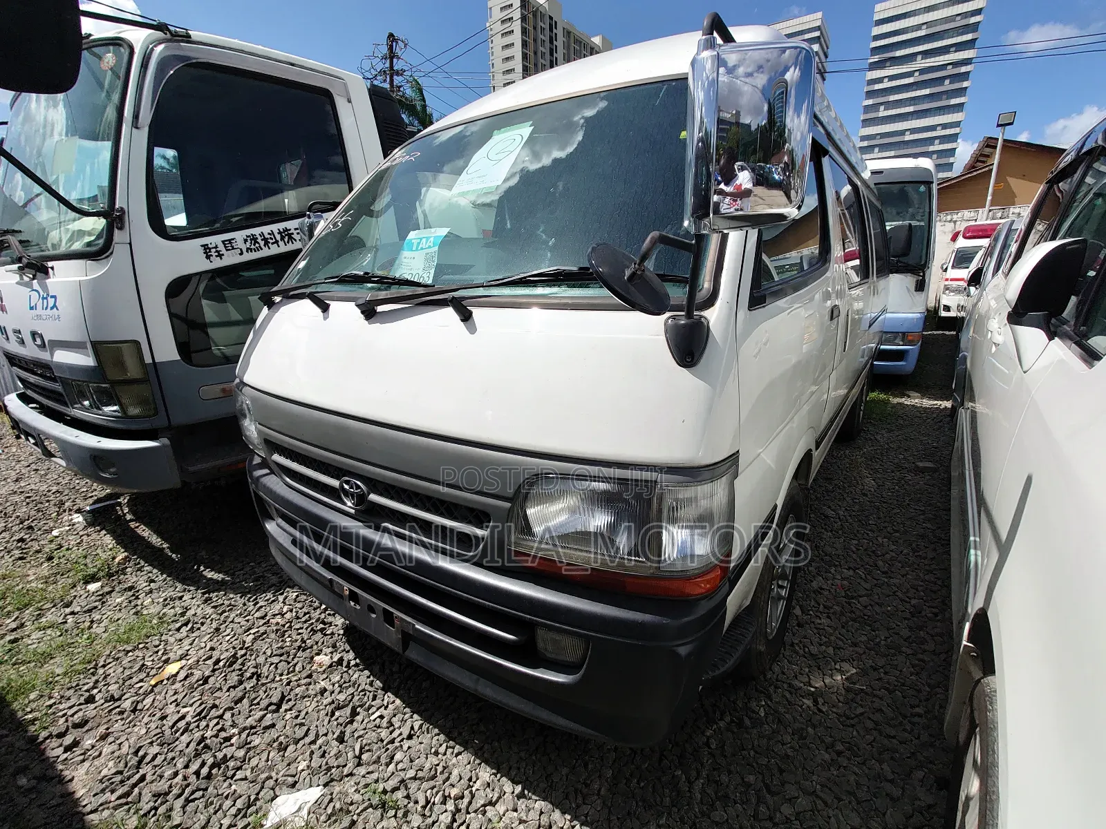 Toyota HiAce 2000 White