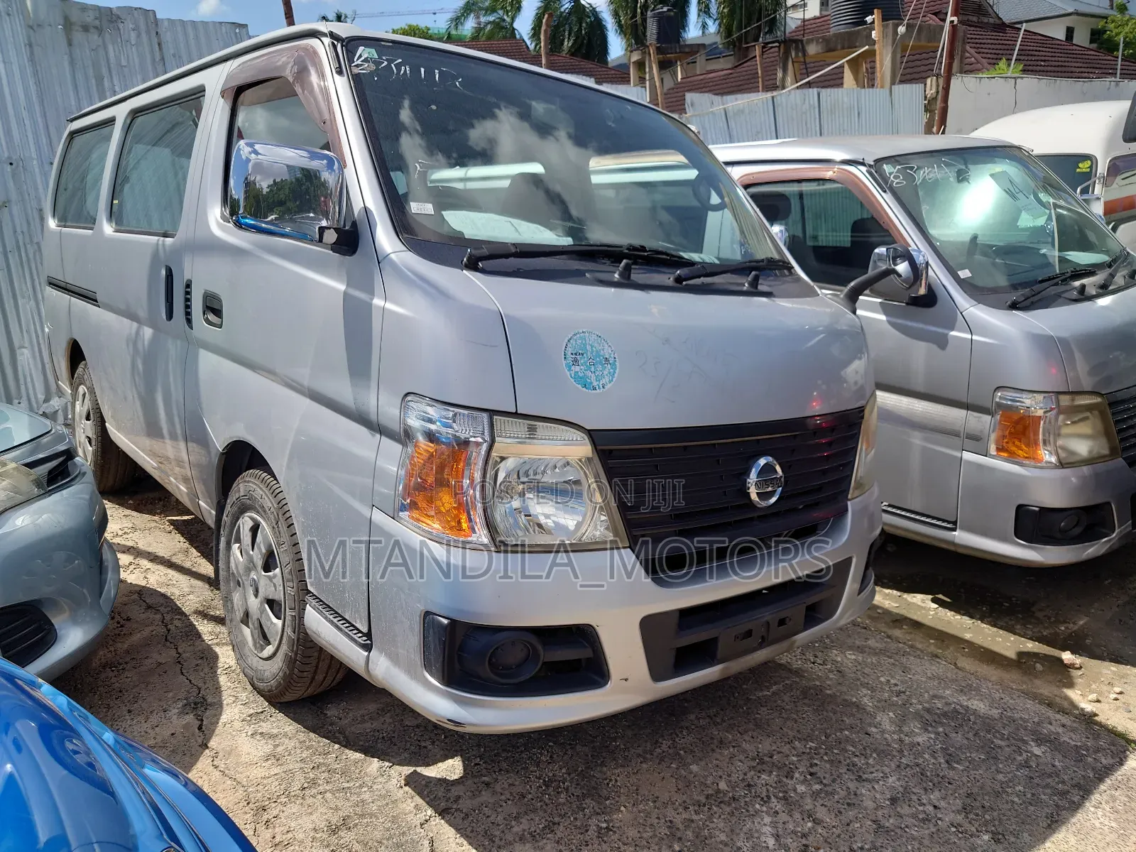 Nissan Caravan (Urvan) 2001 Silver