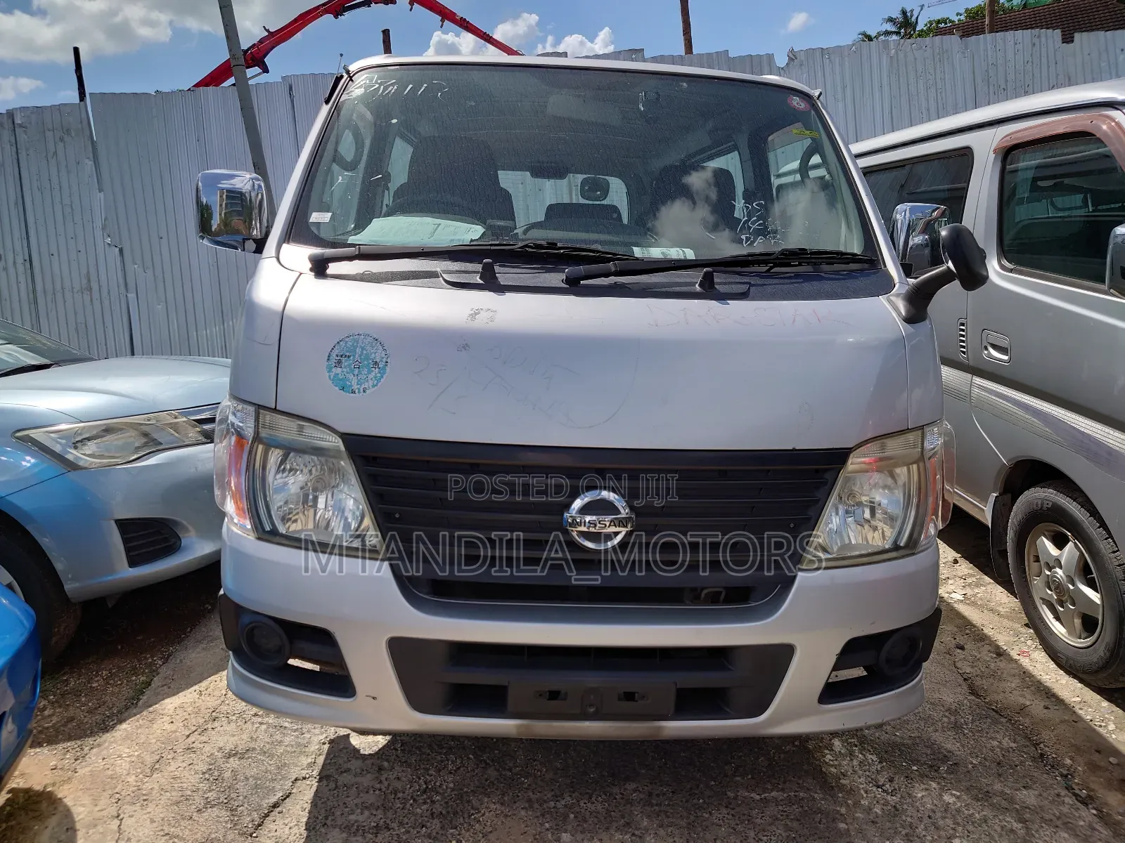 Nissan Caravan (Urvan) 2001 Silver