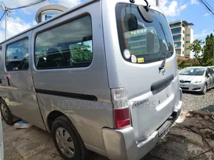 Nissan Caravan (Urvan) 2001 Silver
