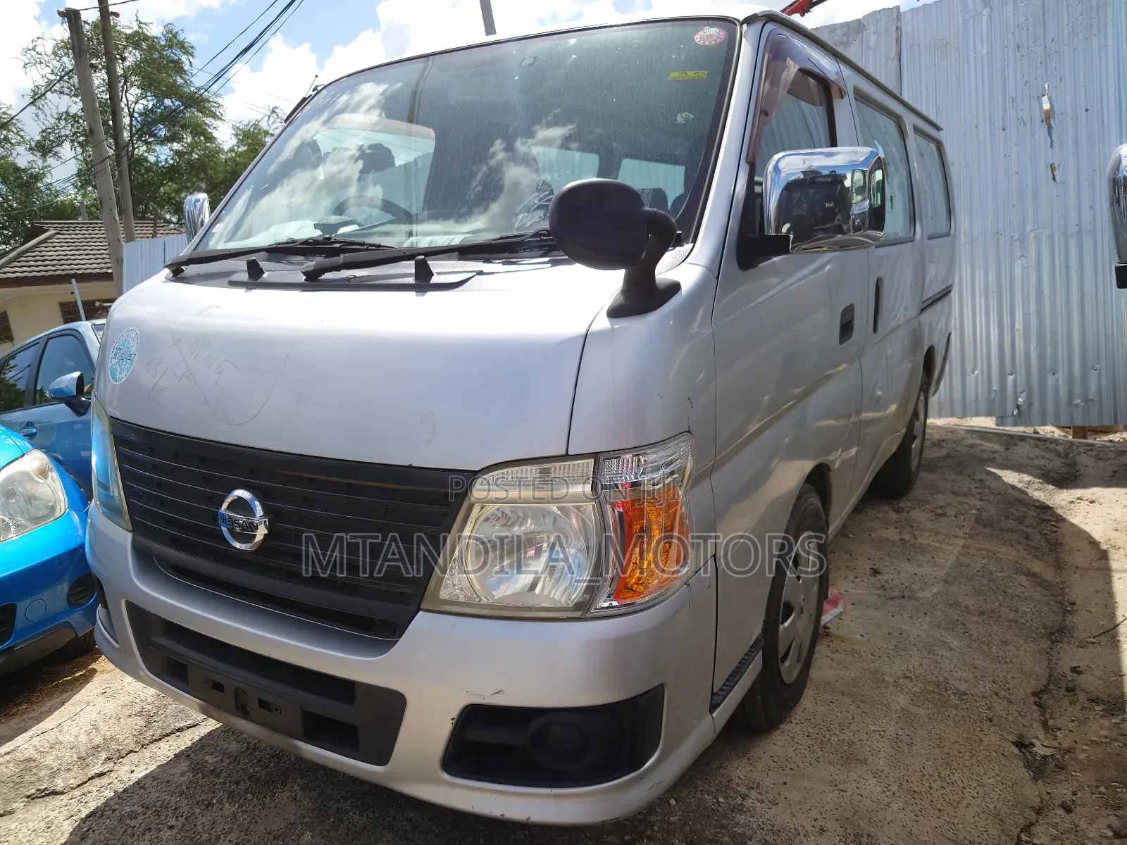 Nissan Caravan (Urvan) 2001 Silver