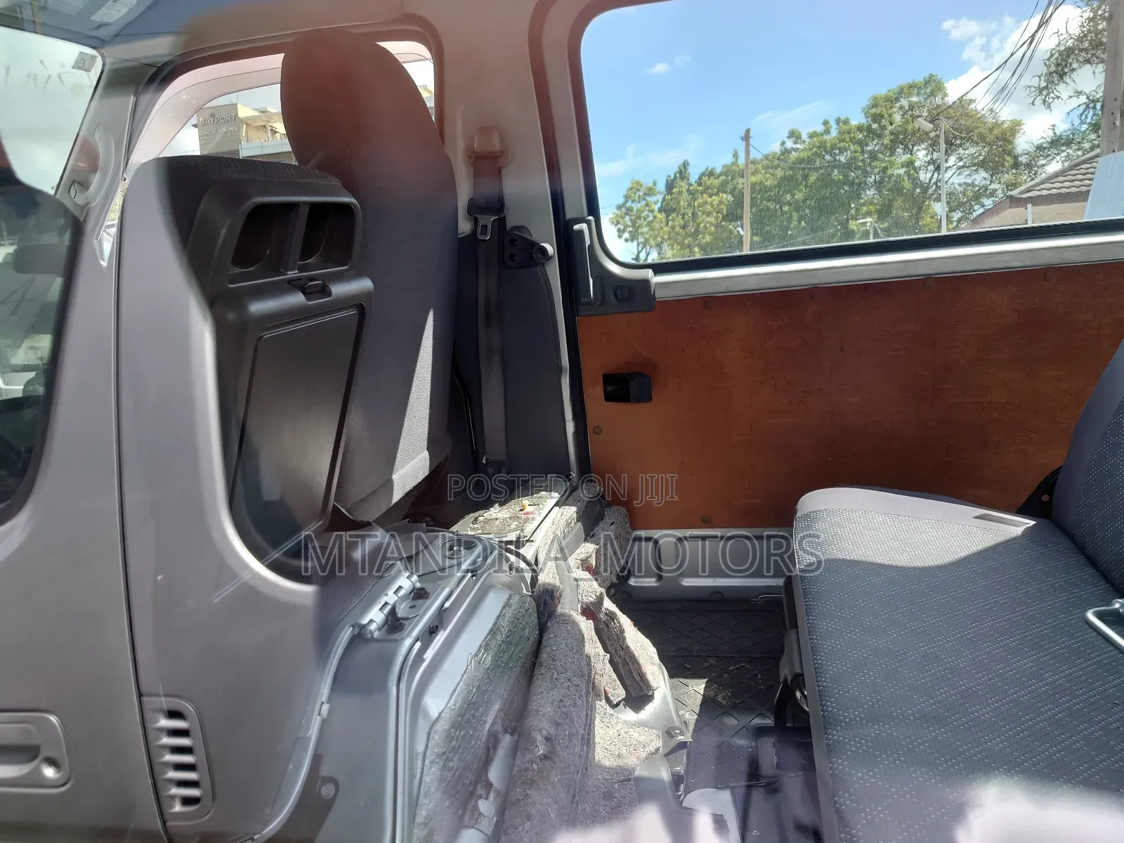 Nissan Caravan (Urvan) 2001 Silver