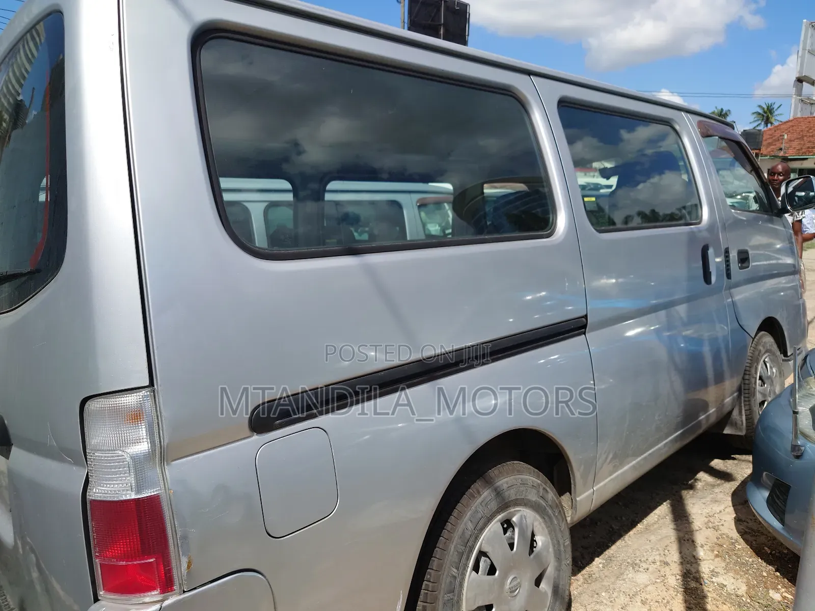 Nissan Caravan (Urvan) 2001 Silver