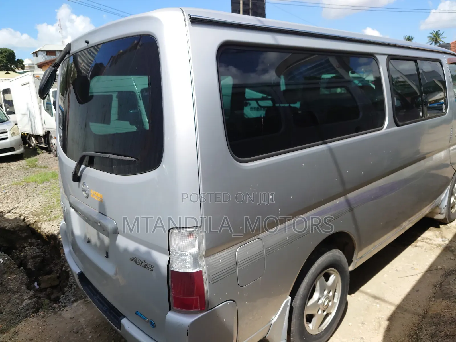 Nissan Caravan (Urvan) 2001 Silver