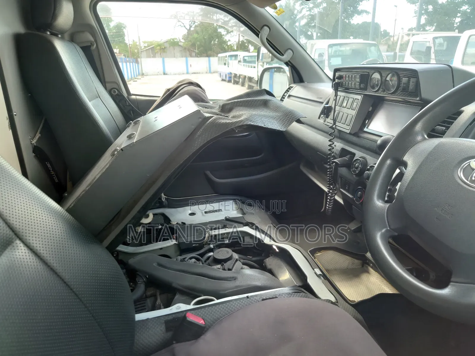 Toyota Grand HiAce 2015 White