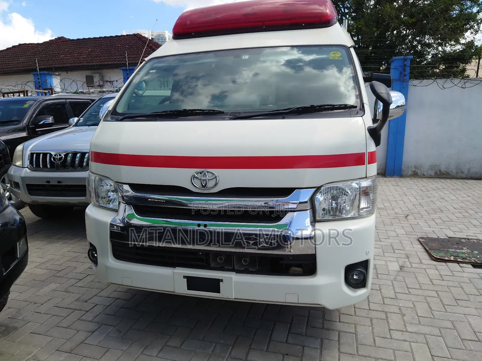 Toyota Grand HiAce 2015 White
