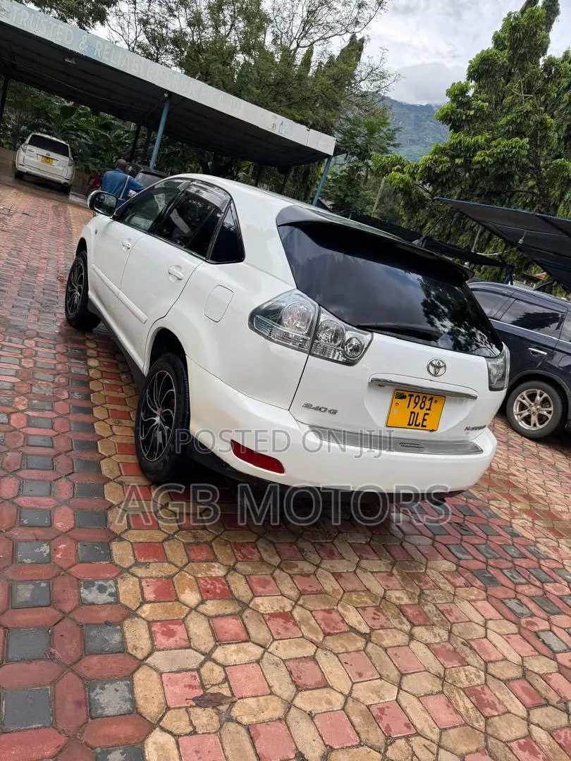 Toyota Harrier 2005 White