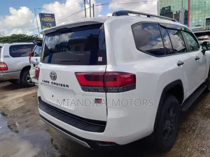 Toyota Land Cruiser Prado 4.0 Petrol GX-R 2022 White