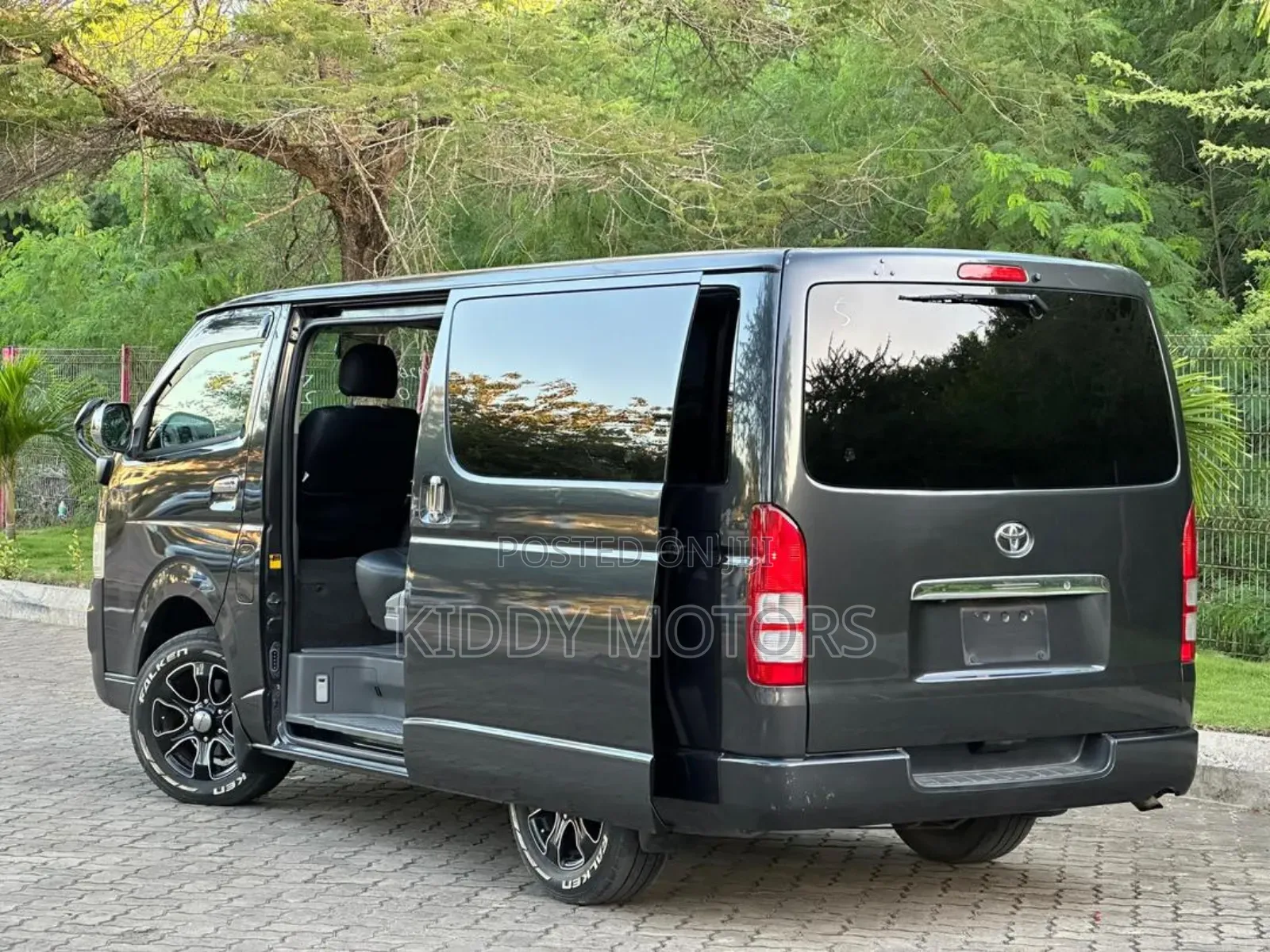 Toyota HiAce 2005 Grey