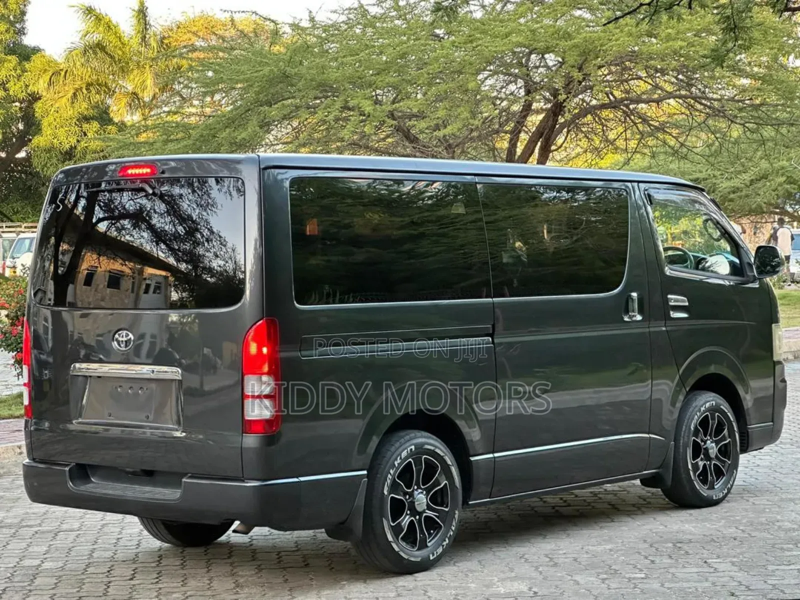 Toyota HiAce 2005 Grey