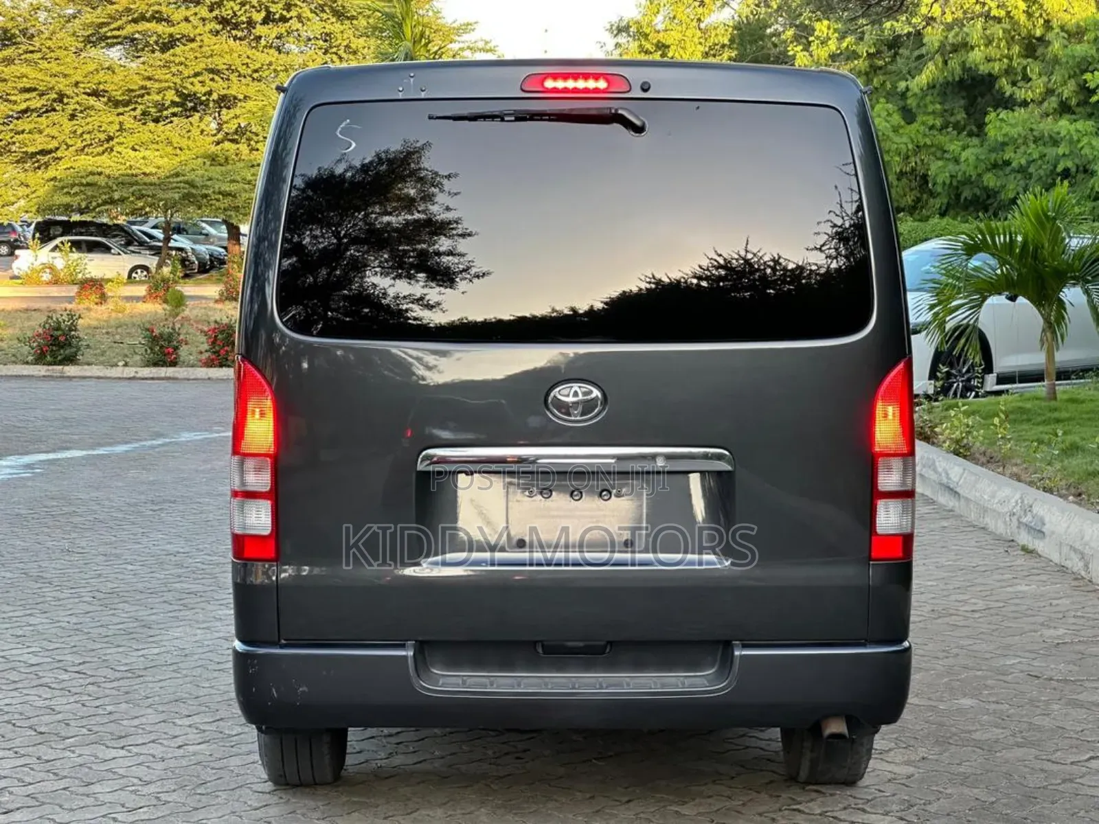 Toyota HiAce 2005 Grey