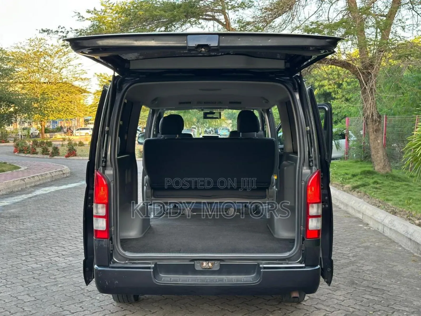 Toyota HiAce 2005 Grey