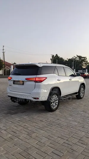 Toyota Fortuner 2021 Pearl