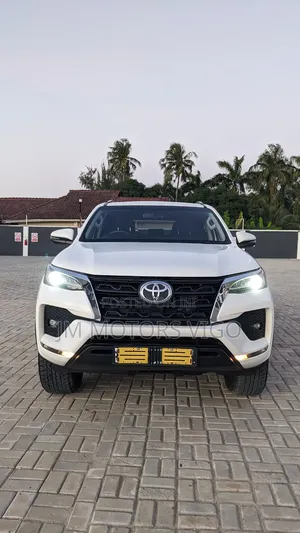 Toyota Fortuner 2021 Pearl