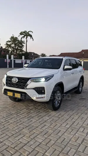 Toyota Fortuner 2021 Pearl