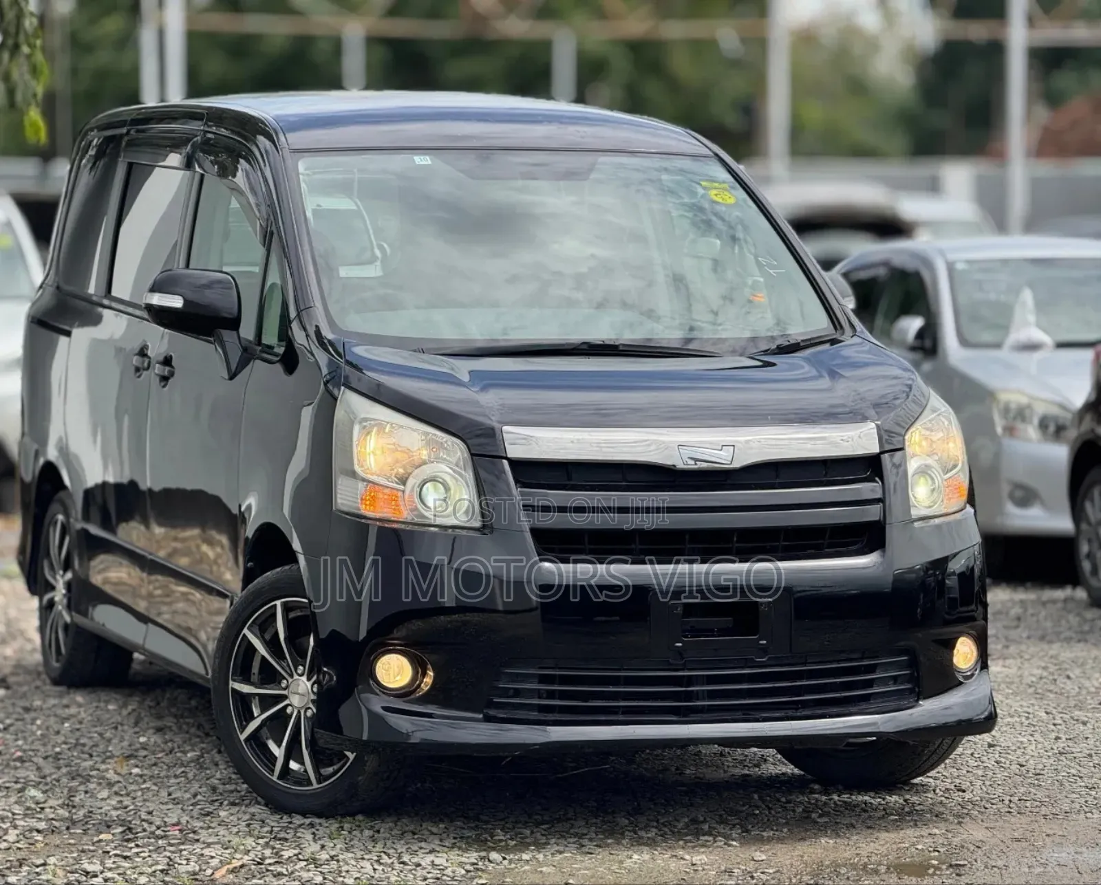 Toyota Noah 2.0 143hp AWD (7 Seater) 2007 Black