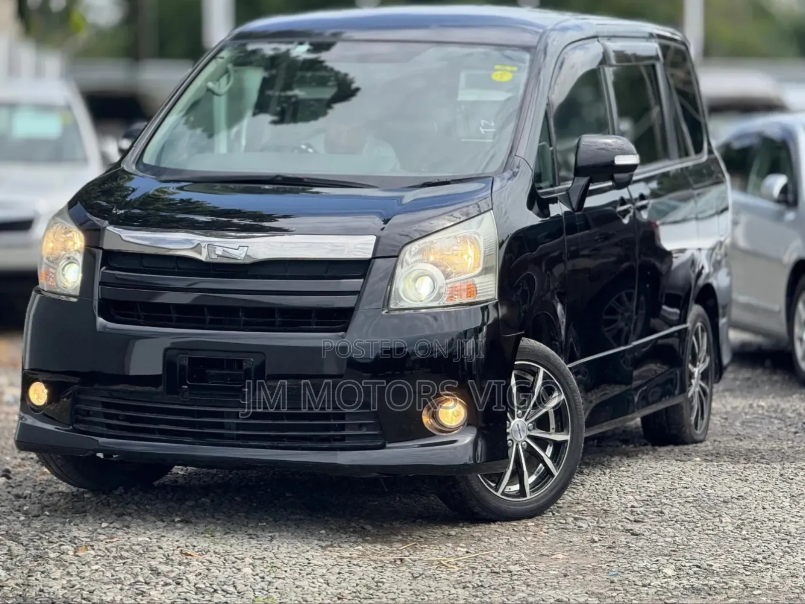 Toyota Noah 2.0 143hp AWD (7 Seater) 2007 Black