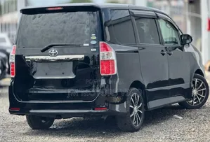Toyota Noah 2.0 143hp AWD (7 Seater) 2007 Black