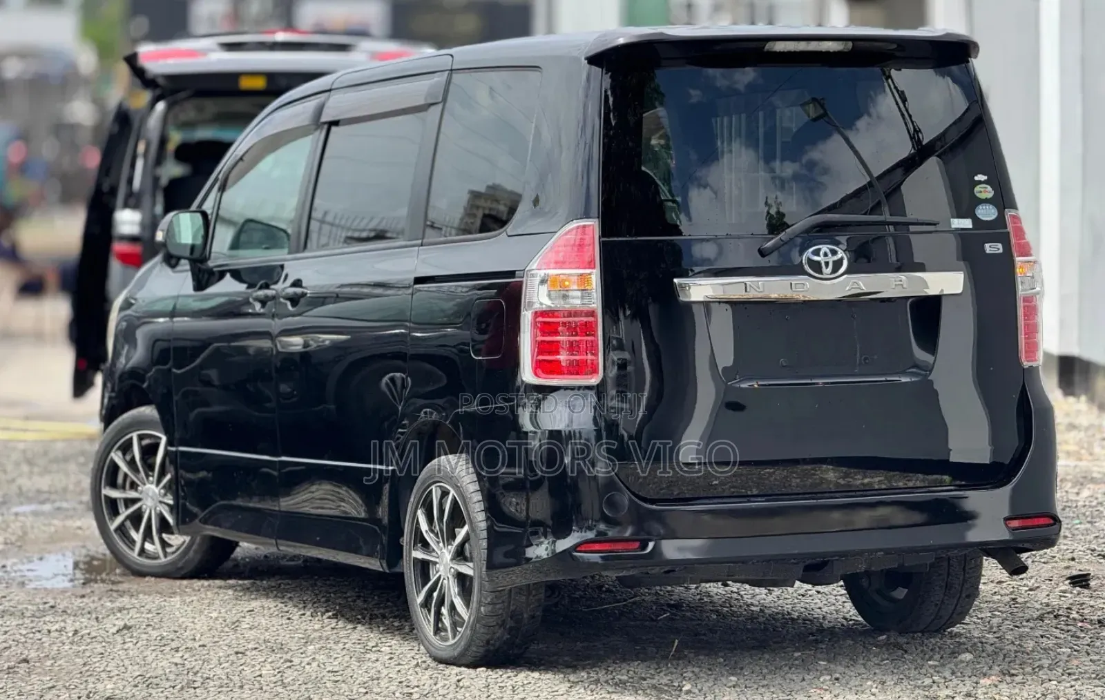 Toyota Noah 2.0 143hp AWD (7 Seater) 2007 Black