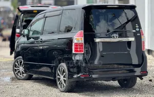 Toyota Noah 2.0 143hp AWD (7 Seater) 2007 Black