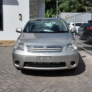 Toyota Raum 2005 Silver