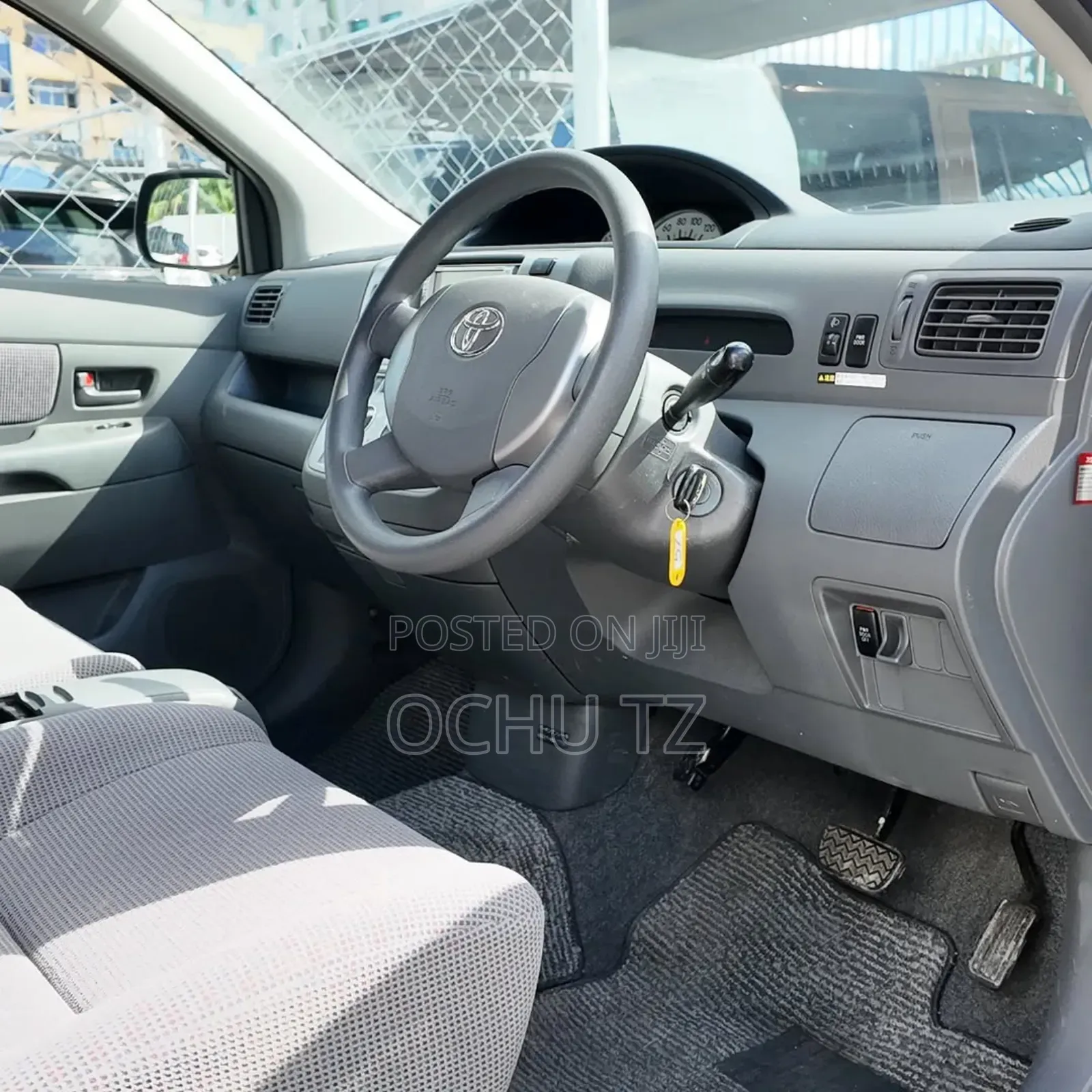 Toyota Raum 2005 Silver