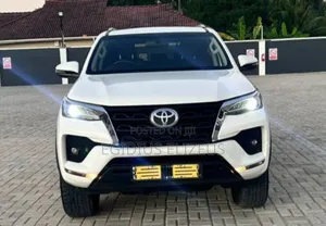 Photo - Toyota Fortuner 2021 White