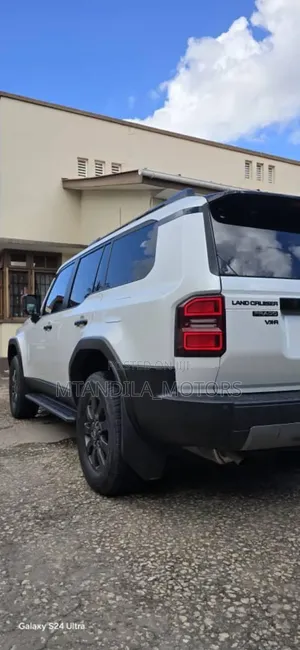 Toyota Land Cruiser Prado 2.8 2023 White